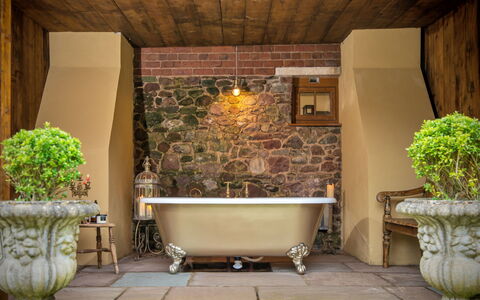 Gablebach: Badewanne, Armatur, Interior Design, Flooring, Installation, Beleuchtung, Zapfhahn, Fussboden, Badezimmer