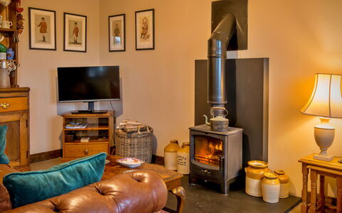 Gablebach: Möbel, Feuerstelle, Flooring, Interior Design, Holz, Fussboden, Beleuchtung, Zimmer, Wohnzimmer, Bilderrahmen