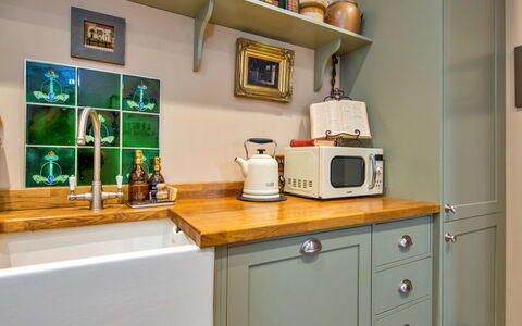 Gablebach: Küche, Cabinetry, Interior Design, Küchengerät, Countertop, Holz, Schublade, Major Appliance, Flooring, Möbel