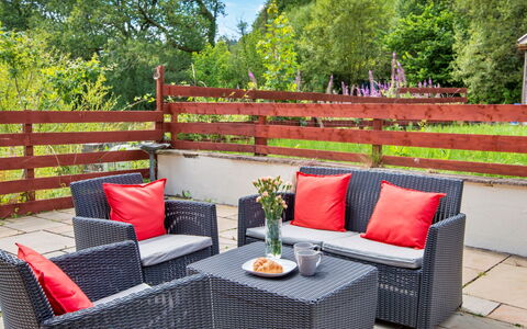 Bryncoch Lodge: Möbel, Gartenmöbel, Tabelle, Stuhl, Tisch Im Freien, Garten, Kissen, Terrasse, Hinterhof, Dekokissen