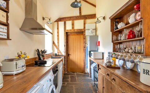 Drovers Retreat: Holz, Flooring, Interior Design, Möbel, Küche, Holzbeize, Hartholz, Decke, Cabinetry, Countertop