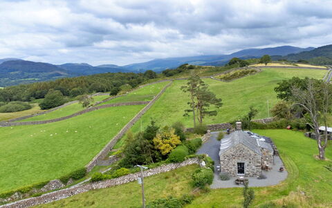 Penclogwynau: Gras, Natürliche Landschaft, Wiese, Hügel, Hochland, Landschaft, Ländliches Gebiet, Grundstueck, Wolke