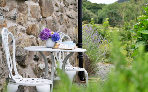 Penclogwynau: Möbel, Gartenmöbel, Tabelle, Tisch Im Freien, Stuhl, Garten, Frühling, Kaffetisch, Landscaping, Küche & Esszimmer Tisch