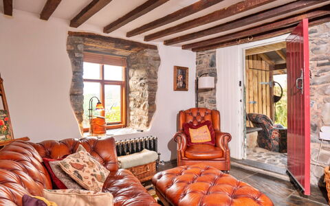 Waen Fechan: Möbel, Wand, Interior Design, Holz, Zuhause, Flooring, Beleuchtung, Zimmer, Wohnzimmer, Haus