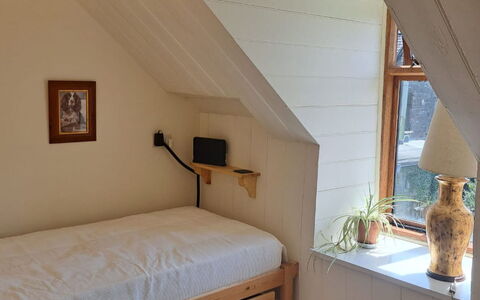 Waen Fechan: Möbel, Interior Design, Fussboden, Flooring, Bett, Schlafzimmer, Wand, Holz, Zimmer, Textil