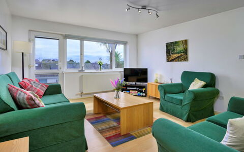 Ty Glan Y Mor: Möbel, Interior Design, Couch, Flooring, Decke, Fussboden, Zimmer, Wohnzimmer, Wohnung
