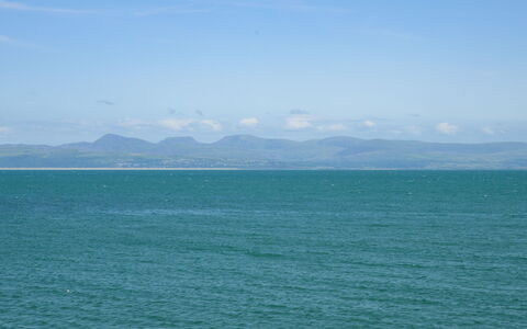 Ty Glan Y Mor: Blau, Himmel, Wasservorräte, Daytime, Horizont, Wolke, Meer, Küsten Und Ozeanische Forms
