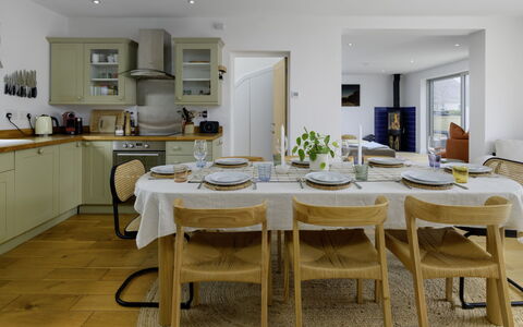 Hampton Coast: Möbel, Interior Design, Flooring, Holz, Stuhl, Küche & Esszimmer Tisch, Tabelle, Decke, Küche, Esszimmer