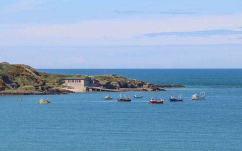 Brigwyn: Blau, Himmel, Wasser, Wasservorräte, Gewässer, Küste, Küsten Und Ozeanische Forms, Meer, Landspitze, Horizont