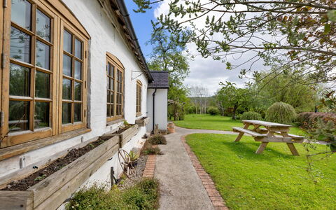 Waen Farm Cottage: Haus, Zuhause, Hütte, Strauch, Menschliche Siedlung, Ländliches Gebiet, Bauernhaus, Estate, Garten