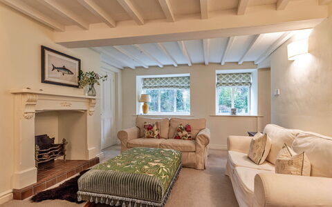 Dolhyfryd Lodge: Möbel, Interior Design, Wand, Couch, Flooring, Holz, Fussboden, Decke, Zimmer, Wohnzimmer
