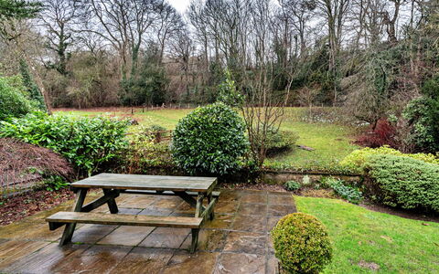 Dolhyfryd Lodge: Gras, Blatt, Vegetation, Strauch, Außenbank, Garten, Pflanzengemeinschaft, Ground, Grundstueck