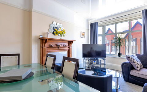 Colwyn Bay 646: Interior Design, Möbel, Decke, Flooring, Fussboden, Couch, Wohnung, Zimmer, Wohnzimmer, Zuhause