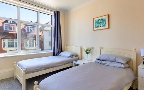 Colwyn Bay 646: Interior Design, Schlafzimmer, Holz, Möbel, Fussboden, Bett, Flooring, Zimmer, Bedding, Decke