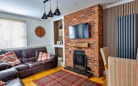 Ty Pen Y Bryn, Castle Views: Möbel, Interior Design, Wand, Flooring, Couch, Fussboden, Holz, Zimmer, Wohnzimmer, Decke