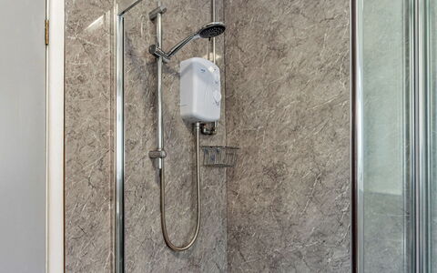 Hafan Traeth: Armatur, Installation, Badezimmer, Zapfhahn, Fliese, Duschkopf, Brausenstange, Sinken