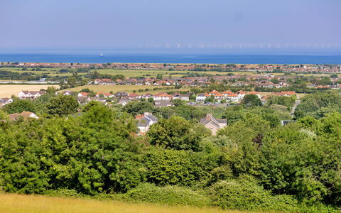 Yr Ardd Bellaf: Himmel, Blau, Daytime, Natur, Horizont, Wiese, Einfach, Grundstueck, Feld, Wiese