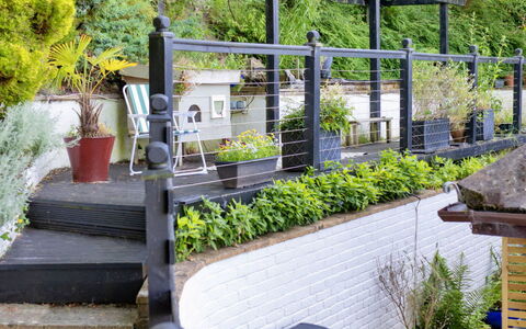 Yr Ardd Bellaf: Strauch, Blumentopf, Garten, Eisen, Zimmerpflanze, Metall, Balkon, Landscaping, Zaun