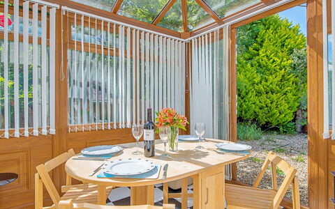 Morwen: Holz, Interior Design, Möbel, Veranda, Eco Hotel, Holzbeize, Glas, Hartholz, Schatten, Decke