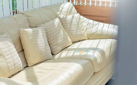 Morwen: Möbel, Couch, Kissen, Interior Design, Dekokissen, Kissen, Wohnzimmer, Fussboden