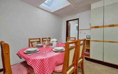 Penlon Cottage: Möbel, Flooring, Interior Design, Holz, Fussboden, Decke, Zimmer, Küche, Beleuchtung, Küchengerät