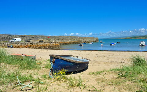 Penlon Cottage: Blau, Boot, Wasser, Gewässer, Watercraft, Boote Und Boating - Geräte Und Materialien, Küste, Strand, Küsten Und Ozeanische Forms, Sommer