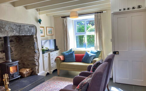 Pen-Y-Groes: Möbel, Interior Design, Wand, Flooring, Holz, Zimmer, Fussboden, Decke, Wohnzimmer, Beleuchtung