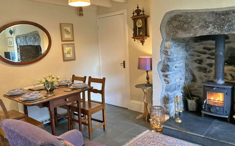 Pen-Y-Groes: Möbel, Holz, Interior Design, Flooring, Beleuchtung, Zuhause, Wohnzimmer, Zimmer, Fussboden, Stuhl