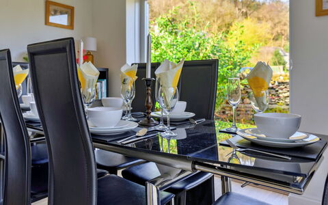Dyffryn: Möbel, Interior Design, Tabelle, Esszimmer, Küche & Esszimmer Tisch, Stuhl, Flooring, Beleuchtung, Zuhause, Fussboden