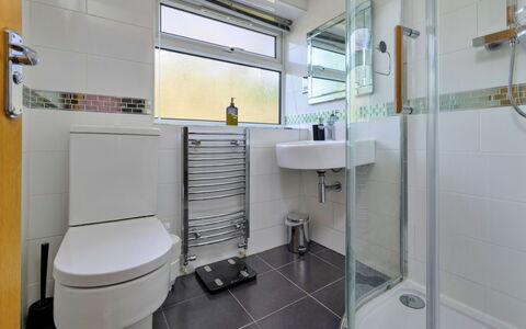 Dyffryn: Interior Design, Flooring, Armatur, Fussboden, Badezimmer, Toilette, Toilleten Sitz, Sinken, Installation, Zapfhahn