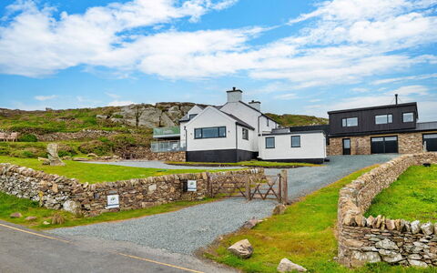 Goferydd: Gras, Haus, Landschaft, \Fels, Dach, Ländliches Gebiet, Hütte, Zuhause, Grundstueck, Steigung