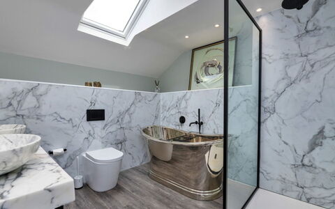 Goferydd: Armatur, Interior Design, Flooring, Badezimmer, Fussboden, Zapfhahn, Installation, Sinken, Zuhause, Badewanne
