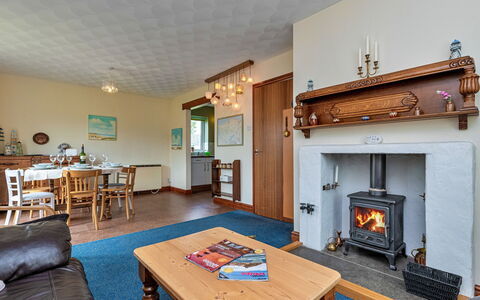 Nant Y Mynydd: Möbel, Holz, Flooring, Decke, Interior Design, Fussboden, Zuhause, Wohnzimmer, Zimmer, Stuhl
