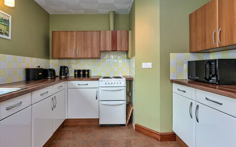 Nant Y Mynydd: Küchengerät, Major Appliance, Flooring, Küche, Interior Design, Countertop, Cabinetry, Holz, Fussboden, Decke