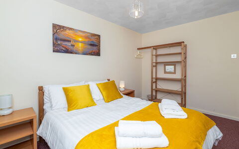 Nant Y Mynydd: Wand, Holz, Interior Design, Schlafzimmer, Bett, Fussboden, Bettdecke, Möbel, Flooring, Bedding