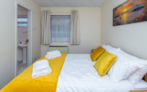 Nant Y Mynydd: Wohnung, Bedding, Schlafzimmer, Bettdecke, Bett, Hotel, Bettrahmen, Kissen