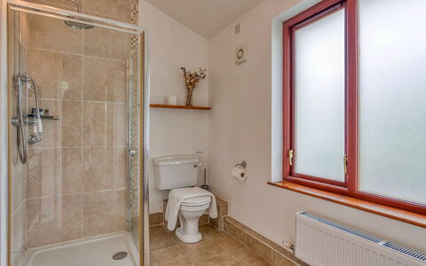 Jabajak Vineyard: Wand, Flooring, Fussboden, Holz, Interior Design, Decke, Armatur, Zimmer, Installation, Badezimmer