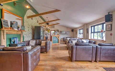 Jabajak Vineyard: Möbel, Holz, Interior Design, Decke, Couch, Flooring, Fussboden, Zuhause, Wohnzimmer