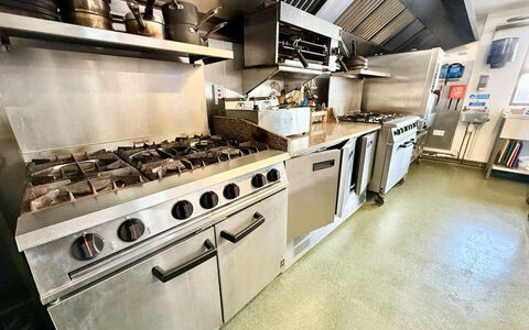 Jabajak Vineyard: Küche, Major Appliance, Herd, Küchengerät, Countertop, Gasherd, Herd, Haushaltsgerät, Cooktop, Kochen
