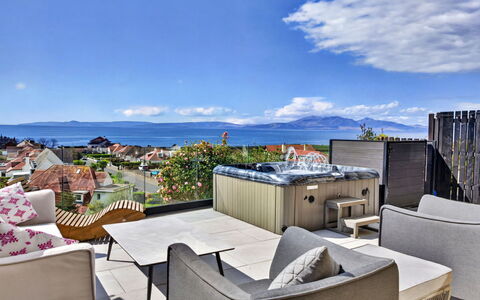 Seamill Beach House: Gartenmöbel, Resort, Möbel, Stuhl, Schwimmbad, Eco Hotel, Schatten, Balkon, Hotel, Ferienort