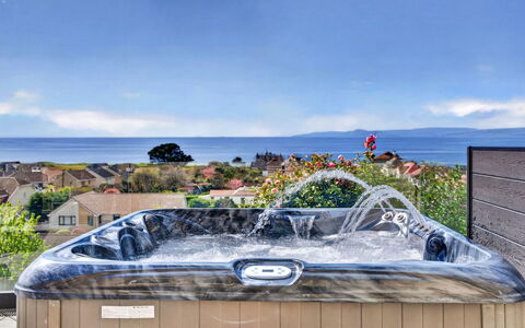 Seamill Beach House: Badewanne, Schwimmbad, Jacuzzi, Freizeit, Armatur, Resort, Water Feature, Hotel, Ferienort