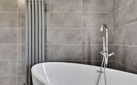 Seamill Beach House: Wand, Armatur, Flooring, Badezimmer, Fussboden, Interior Design, Fliese, Installation, Zapfhahn