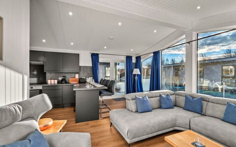 Silverwood Deluxe Chalet: Geschirr, Servierware, Tasse, Kaffeetasse, Drinkware, Teekanne, Essen, Dishware, Teetasse, Porzellan