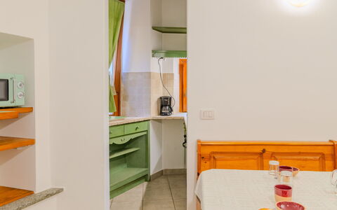 La Finestra sul Lago: Interior Design, Decke, Möbel, Flooring, Fussboden, Zimmer, Wohnung, Cabinetry, Küche, Countertop
