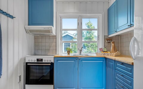 Andrina - 490M from the Sea: Küche, Flooring, Major Appliance, Interior Design, Küchengerät, Fussboden, Countertop, Spüle, Cabinetry, Sinken