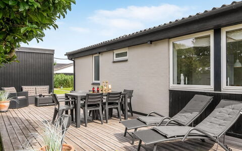 Soleil - 1.5Km from the Sea: Holz, Zuhause, Gartenmöbel, Deck, Tür, Schatten, Terrasse, Veranda, Stuhl, Hartholz