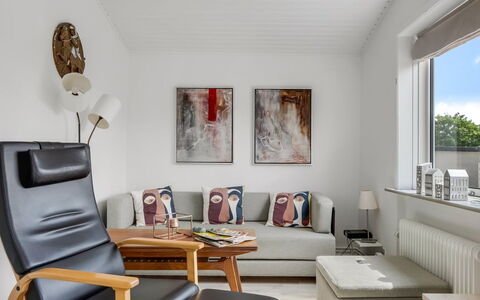 Soleil - 1.5Km from the Sea: Möbel, Interior Design, Flooring, Couch, Wand, Fussboden, Wohnzimmer, Zimmer, Holz, Bilderrahmen