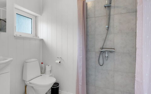 Soleil - 1.5Km from the Sea: Flooring, Wand, Armatur, Fussboden, Toilleten Sitz, Badezimmer, Toilette, Interior Design, Sinken, Installation