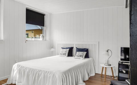 Soleil - 1.5Km from the Sea: Interior Design, Flooring, Fussboden, Decke, Schlafzimmer, Möbel, Linens, Bett, Bedding, Zimmer