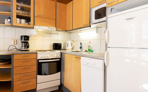 Koli Country Club B 5: Küchengerät, Holz, Küche, Major Appliance, Interior Design, Flooring, Möbel, Cabinetry, Fussboden, Countertop